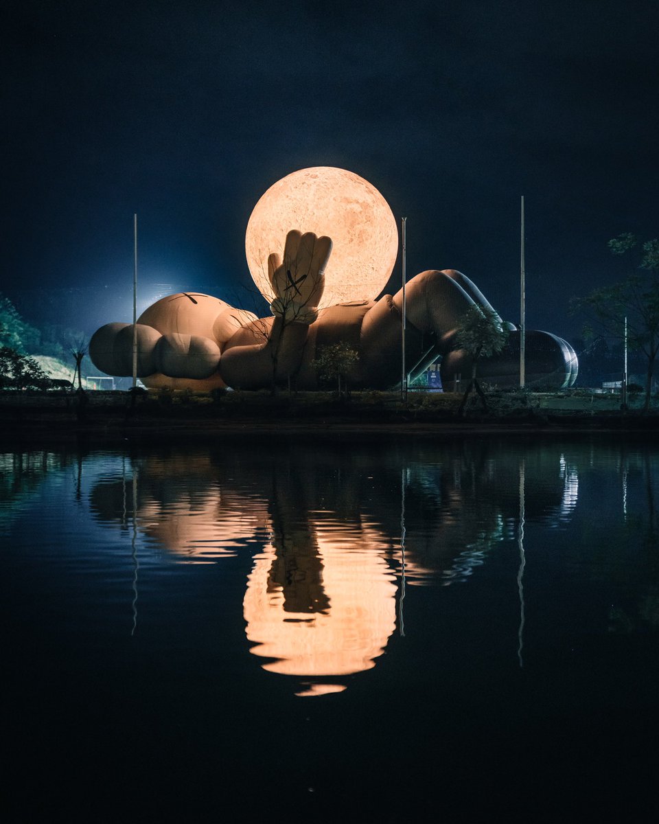 KAWS:HOLIDAY SHANGHAI
29 Aug - 1 Sep 2024
North Bund 

Artist: #KAWS
Organizer: <a href="/ARR_ltd/">AllRightsReserved</a> 
Local organizer: <a href="/JFJProductions/">JFJProductions</a> <a href="/JJ_Lin/">JJ Lin</a> 

#KAWS #KAWSHOLIDAY #AllRightsReserved #DDTSTORE #JFJ_PRODUCTIONS