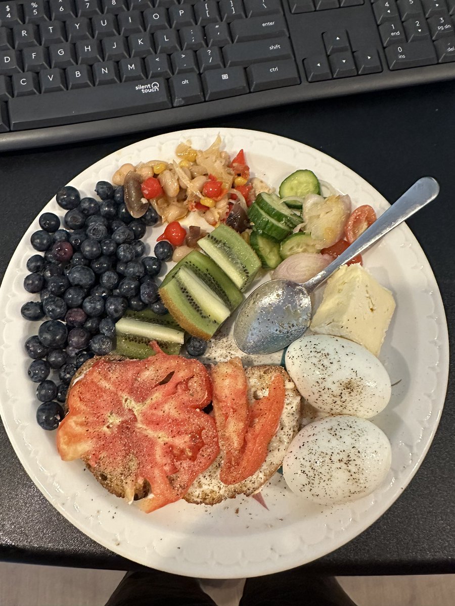 indiaki1o's tweet image. my sixteen year old sister meal prepping for school these days… just like her big sister.. just #virgomoon things