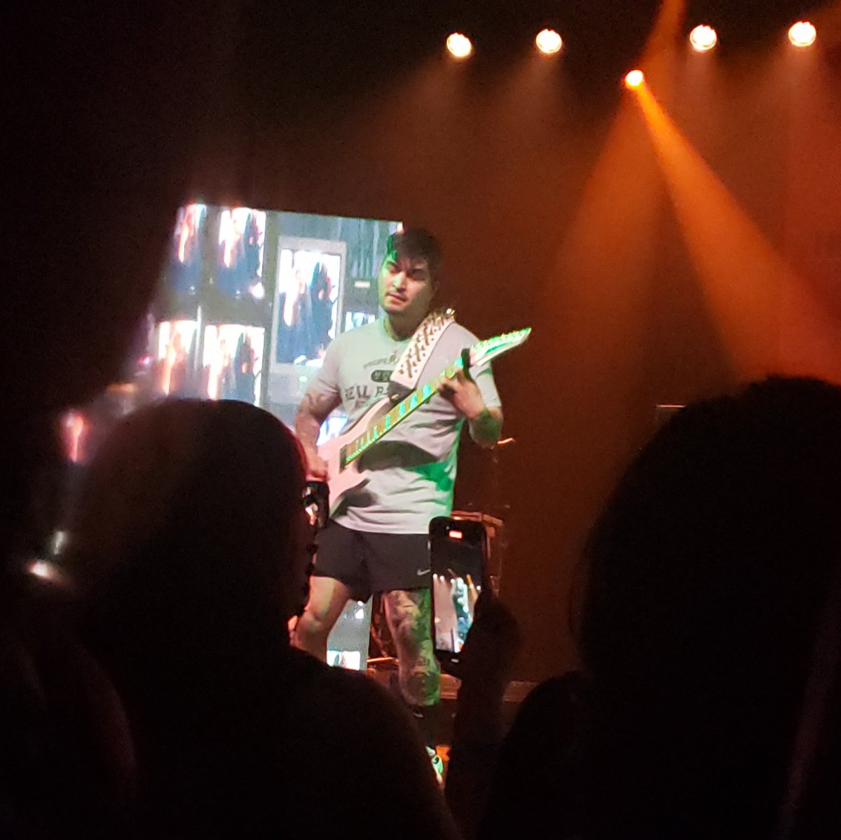 AngyHorizon's tweet photo. Post-show update my lungs and my legs hurt but im sure in my heart brian and I made eye contact (don't percieve me let me cope) and it was all worth it https://t.co/2OUpaemUhb