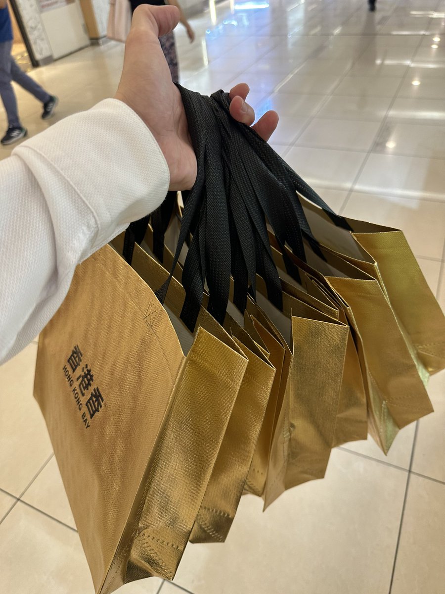 arthurtankl's tweet photo. never had I ever bought so many mooncakes ๐ฅฎ in my life.
let alone, durian flavour some more ๐
#thingsidoforwork https://t.co/cyVVJkHwxL