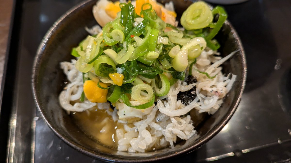 緊急企画真夏編
宮城名取市麺runマイ♡（券売機）
二十日にて閉店
中華そば＆シラス丼
ラストは〆させて頂きました
稀の閖上シラス丼にて九条ネギtp（味付卵出汁茶漬け）
俺歴史に1ページ（kw氏引用）
シラス丼とは珍しい麺屋タイム🤤
次回白石＆P2へ