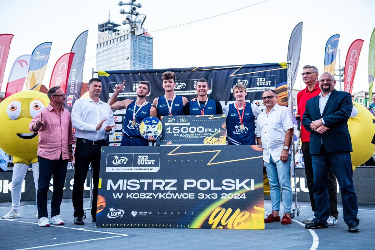 Basket3x3pl's tweet photo. Mamy nowego mistrza Polski! W tym roku po tytuł sięgnęli w Katowicach koszykarze Lotto 3x3 Team w składzie: Przemysław Zamojski, Michał Samsonowicz, Damian Krużyński, Mateusz Stawiak. MVP ⭐️został Przemysław Zamojski! 

#pzkosz #basket3x3 #basketball https://t.co/yBu1jpr2Ks