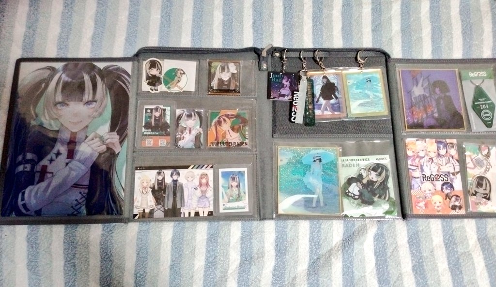 BRUE_Andromeda's tweet photo. でん同士に教えてもらって移動式祭壇作りました✨
でんちゃん+カオミン先生で個人的に最高の祭壇が出来たのではないかと思ってます!
これからグッズが増えたら改造していく予定です!
改めて、でんちゃん57万人&ReGLOSS250万人突破おめでとう!!✨
#見て見てらでんちゃん
#GLOSSER
#ReGLOSS_250 https://t.co/01j1V1AHWl