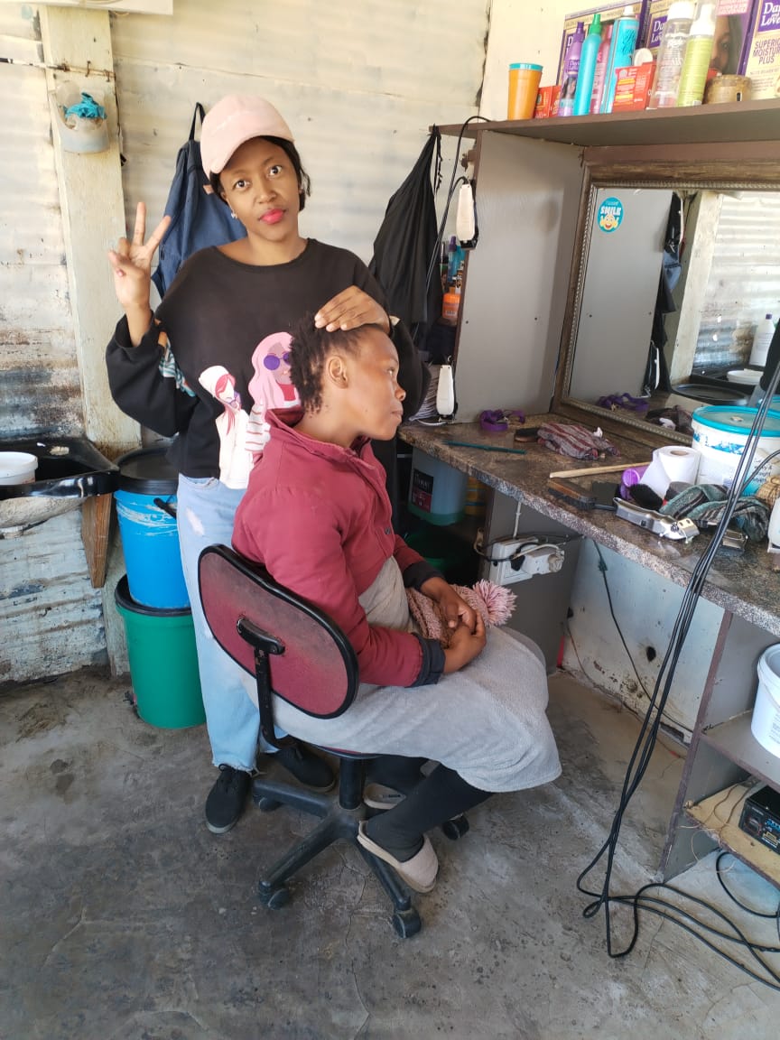AssetForensics's tweet photo. I opened my own salon and I make R600 a day, don't be ashamed of your hustle if it feeds you 

#MommyClubSS Katlego Danke condolences ndlozi buhle Floyd  miss universe Nigeria racists Sylvester Stallone | Emily in Paris Berita nhlamulo | grace #RHOnairobi #ItEndsWithUsMovie https://t.co/CgiXVukjYG