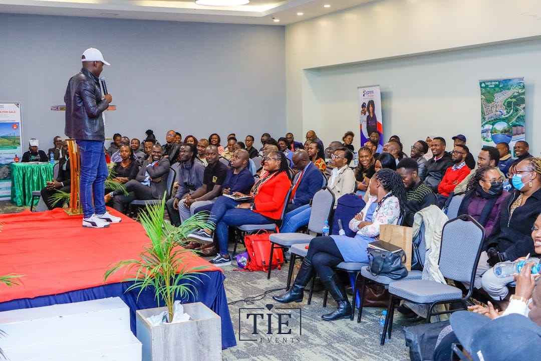 TIEEventsKe's tweet photo. Kimani Patrick's casual style at the Coffee &amp; Contacts Networking event surprised many, deviating from his usual blue bespoke suits. As moderator, he impressed, leaving attendees both informed and enthusiastic. More events like this are coming—stay ready! #TIEEvents https://t.co/d5yBhMGvrQ