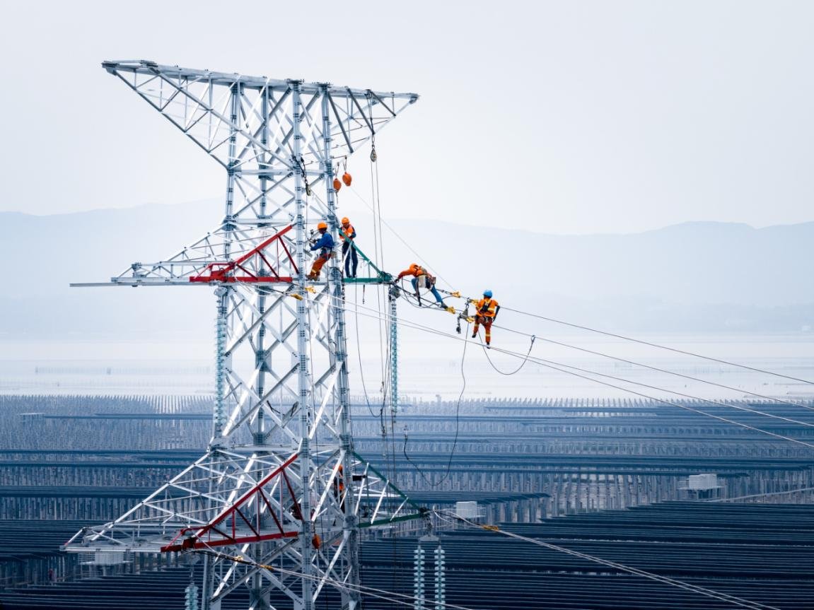 SGCCofficial's tweet photo. In early August, Wenzhou Hengtai 550MW fishery-solar hybrid project was connected to the grid and put into operation. #StateGrid Zhejiang Electric Power Company is accelerating the construction of a new power system, achieving low-carbon energy transformation. https://t.co/jAd1QHby13