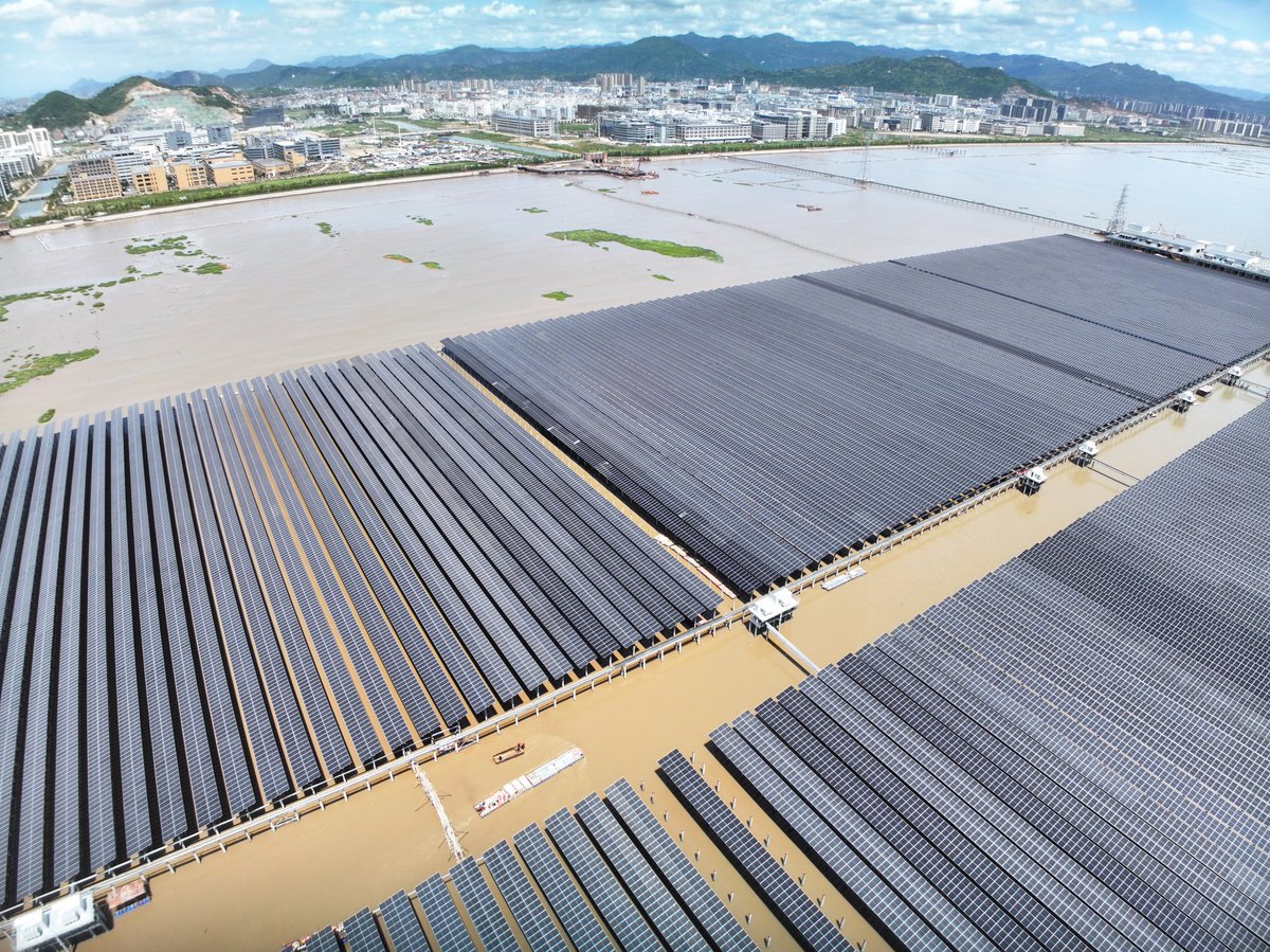 SGCCofficial's tweet photo. In early August, Wenzhou Hengtai 550MW fishery-solar hybrid project was connected to the grid and put into operation. #StateGrid Zhejiang Electric Power Company is accelerating the construction of a new power system, achieving low-carbon energy transformation. https://t.co/jAd1QHby13