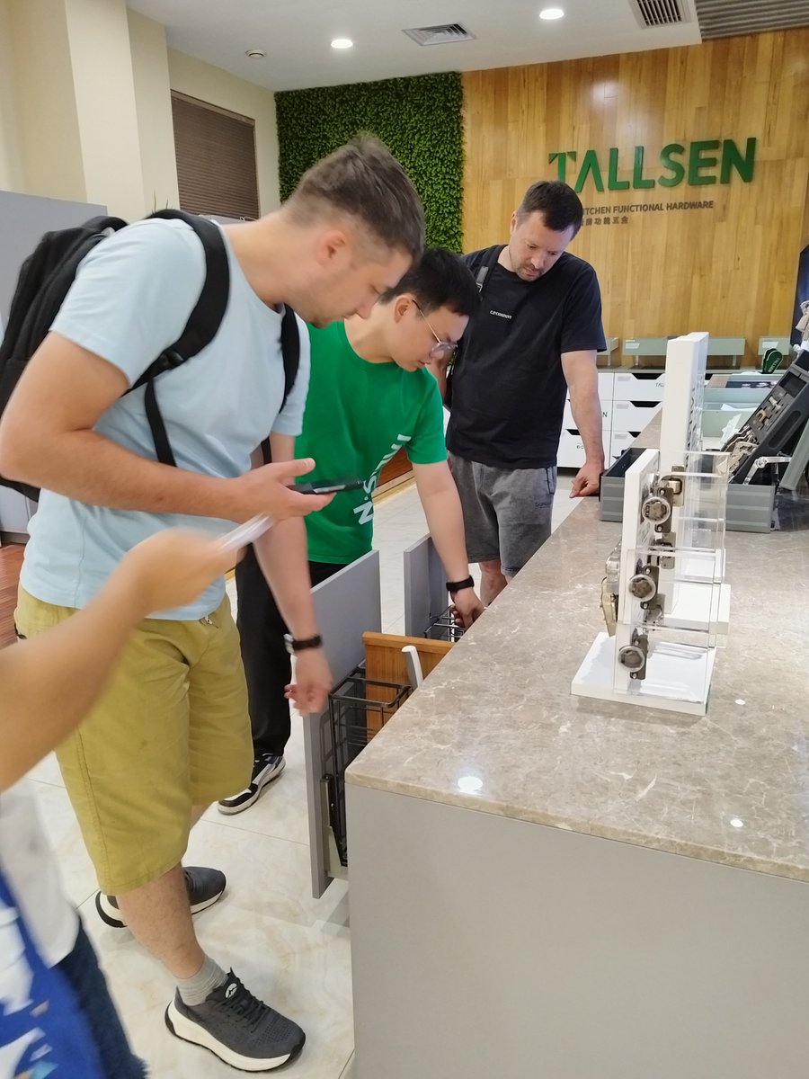 TallsenH's tweet photo. We welcomed Russian clients to the Tallsen factory for productive discussions, marking a key step in our international expansion. We look forward to a strong partnership, sharing resources, and growing together in the global market.     #Tallsen #hinge #concealedhinges https://t.co/oACGpm2Zvp