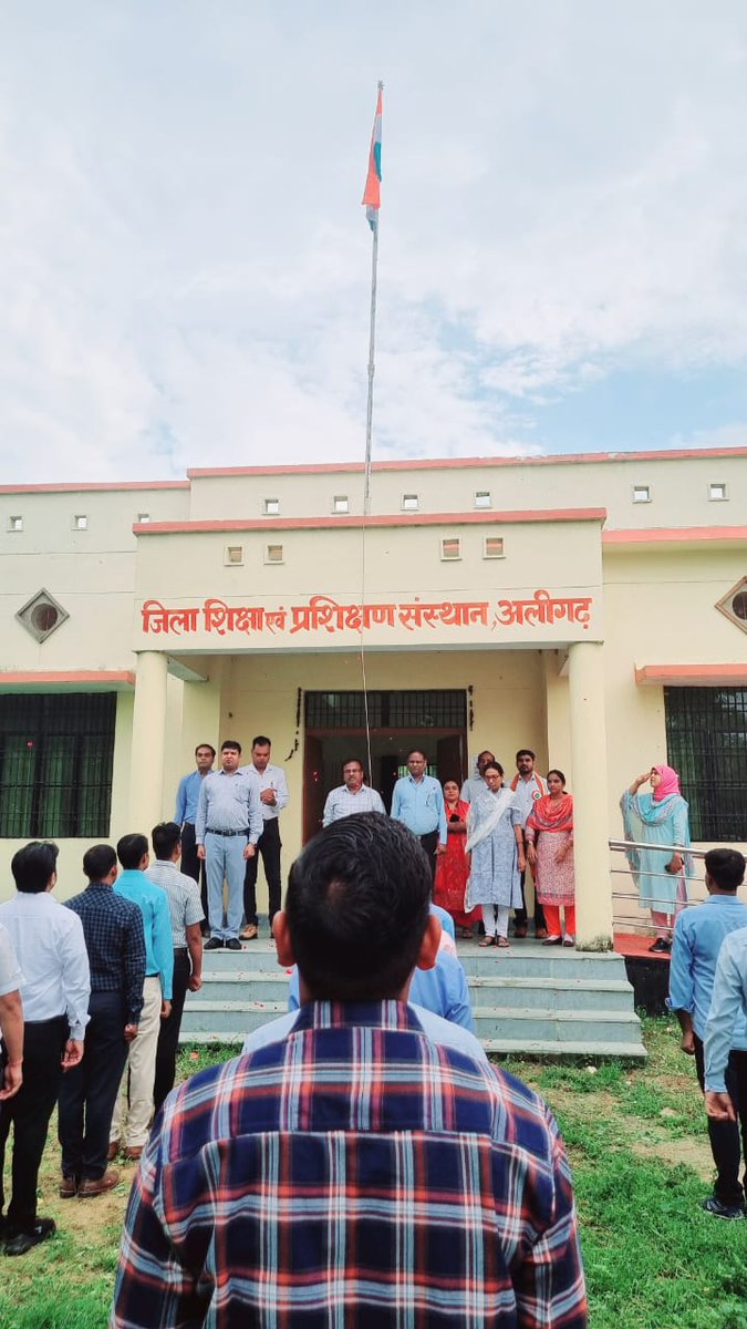 dietaligarh's tweet photo. आन देश की,शान देश की,देश की हम संतान हैं, तीन रंगों से रंगा तिरंगा,अपनी ये पहचान है .🇮🇳🇮🇳🇮🇳🇮🇳
78वां स्वतंत्रता दिवस की हार्दिक शुभकामनाएं ।
*जिला शिक्षा एवं प्रशिक्षण संस्थान जनपद अलीगढ़* https://t.co/g33wLfOCrc