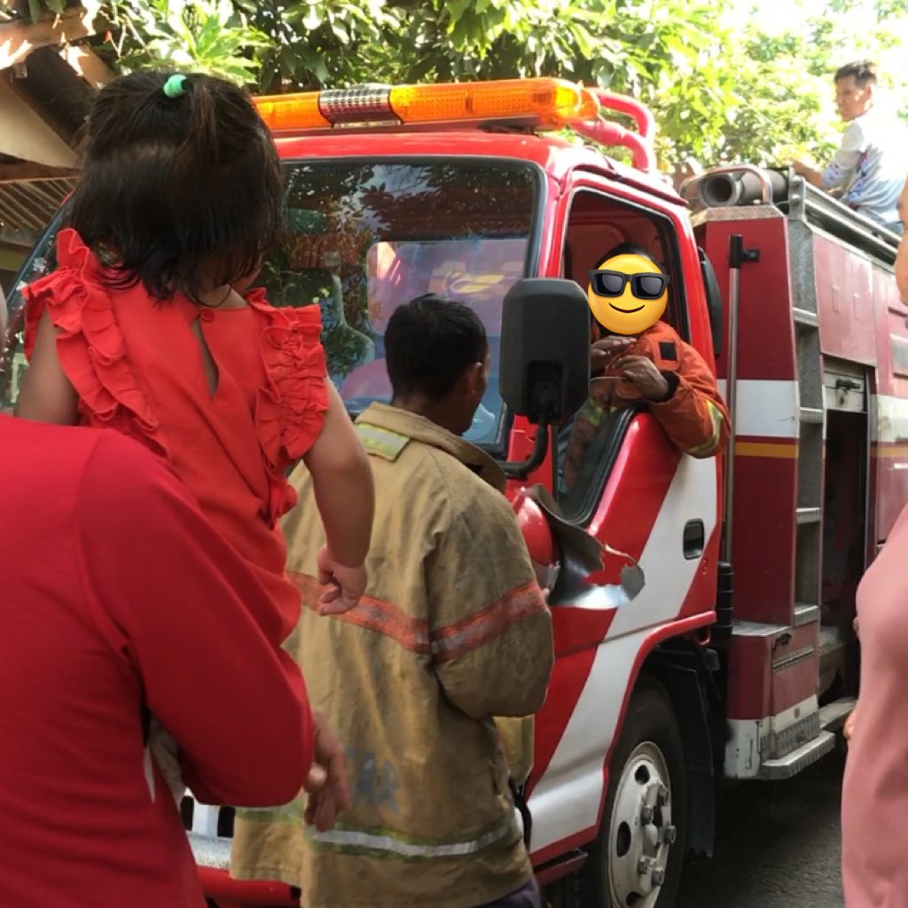 vquetty's tweet photo. pak yang kebakar api cemburu pak https://t.co/9NSyN7JOE9