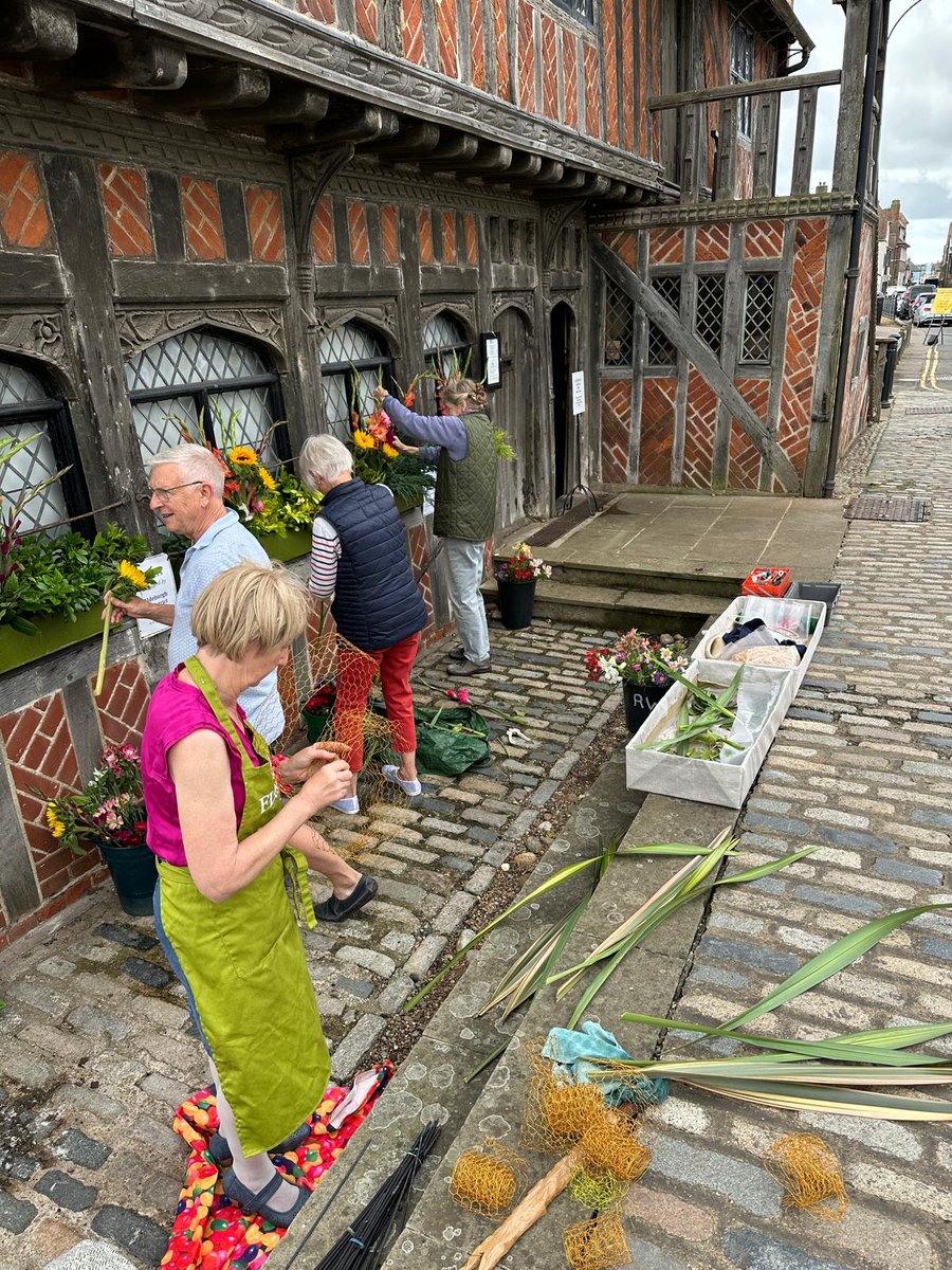 AldeCarnivalUK's tweet photo. The @aldeburghmuseum looking very florally before the start of Carnival! #AldeburghCarnival2024 #MootHall #Aldeburgh https://t.co/jwfQb0YRtj