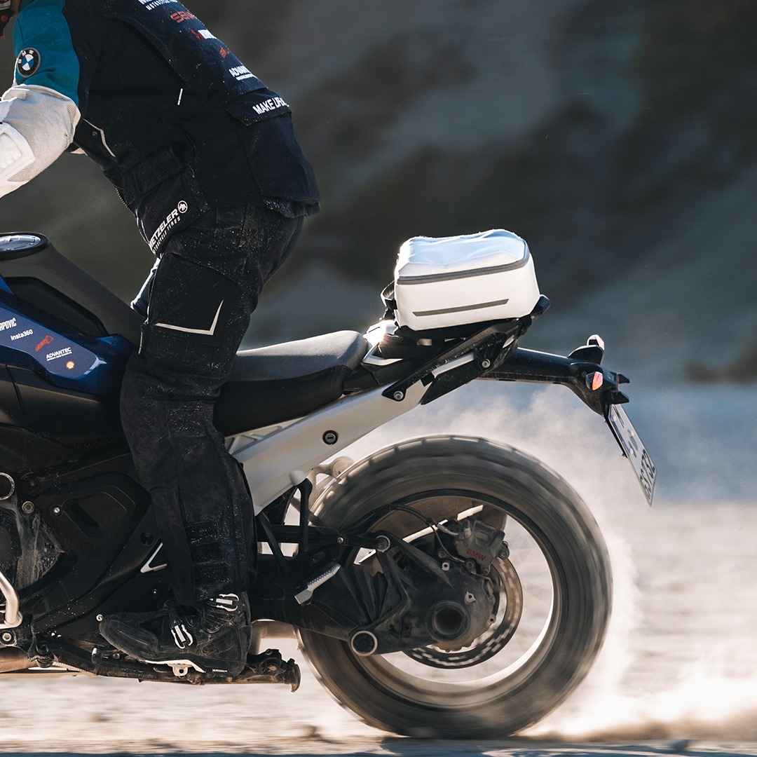 BMWMotorradKSA's tweet photo. R 1300 GS
أداؤك الطبيعي هو القمة التي يتمناها الآخرون.

لمزيد من التفاصيل، اتصل بنا على 8000-123-800.

R 1300 GS. Their peak is your beginning.

For more information, call us at 800-123-8000.

#BMWMotorradKSA #MakeLifeARide #NeverStopChallenging #R1300GS https://t.co/DHFJOj4WAJ