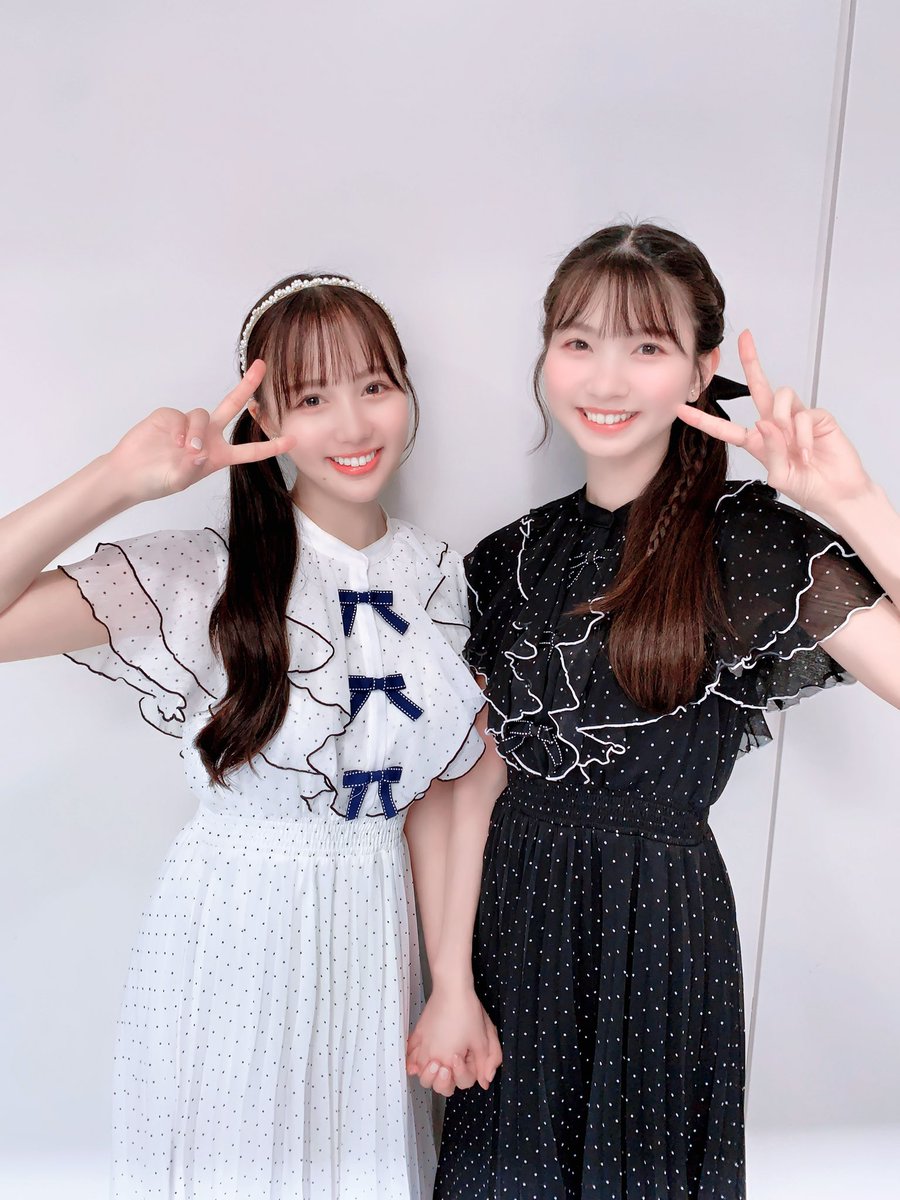 227_staff's tweet photo. ⋱ 明日8/17 (土)オンライン特典会🦀⋰
参加権利つきCD当日販売のお知らせ📢

詳細はこちら👇🏻
https://t.co/PTru8GKPpF

お揃いコーデの🤺#麻丘真央 &amp; #涼花萌 🐣をパシャリ📸
髪型まで揃えてます🥹

明日の特典会もお楽しみに🎶

#YESとNOの間に 
#ナナニジ https://t.co/KYPqtyHwFP