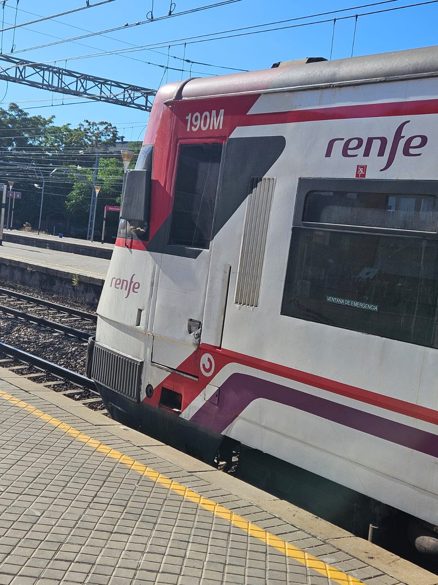 linocsel's tweet photo. Hoy, 16 de agosto de 2024, vemos otra vez el coche 190M explotado el 11-M en Santa Eugenia y dado por Renfe y la sentencia como desguazado el 13 de marzo de 2004. Acaba de salir de la estación de Villalba, a las 10:45, con destino aeropuerto. No, no fue desguazado https://t.co/JHnfMxHWdX