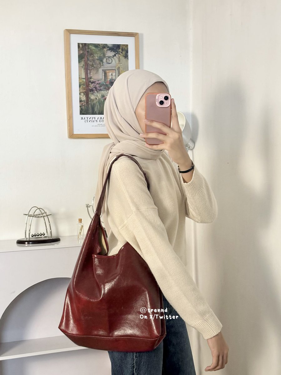 trennd's tweet photo. Things i don’t regret buying:

Edisi sebagai pencinta warna maroon 🍒 https://t.co/vBf66bs1oi