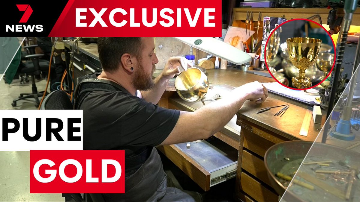 7NEWS Sydney (@7newssydney) on Twitter photo For many of us, if we got our hands on 10 million dollars worth of pure Australian gold, we'd be thinking of all the extravagant ways we'd like to spend it. But local artist Lindy Lee has turned it into art. youtu.be/L8o0-nYmrns <a href="/amberlaidler7/">Amber Laidler</a> #7NEWS For many of us, if we got our hands on 10 million dollars worth of pure Australian gold, we'd be thinking of all the extravagant ways we'd like to spend it. But local artist Lindy Lee has turned it into art. youtu.be/L8o0-nYmrns <a href="/amberlaidler7/">Amber Laidler</a> #7NEWS
