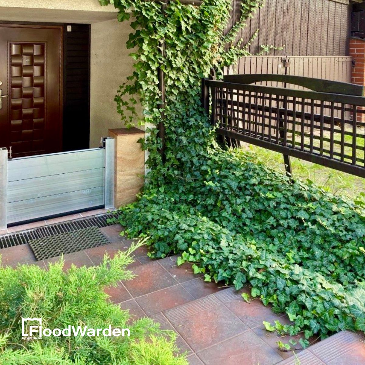 Dense development often
hinders the natural capacity to retain rainwater. This may lead to floodings.

We are glad that thanks to #FloodWarden, the property in the photos
will now only be bathed in the sunlight and lush vegetation.

#floodprotection #floodbarrier #stopflood