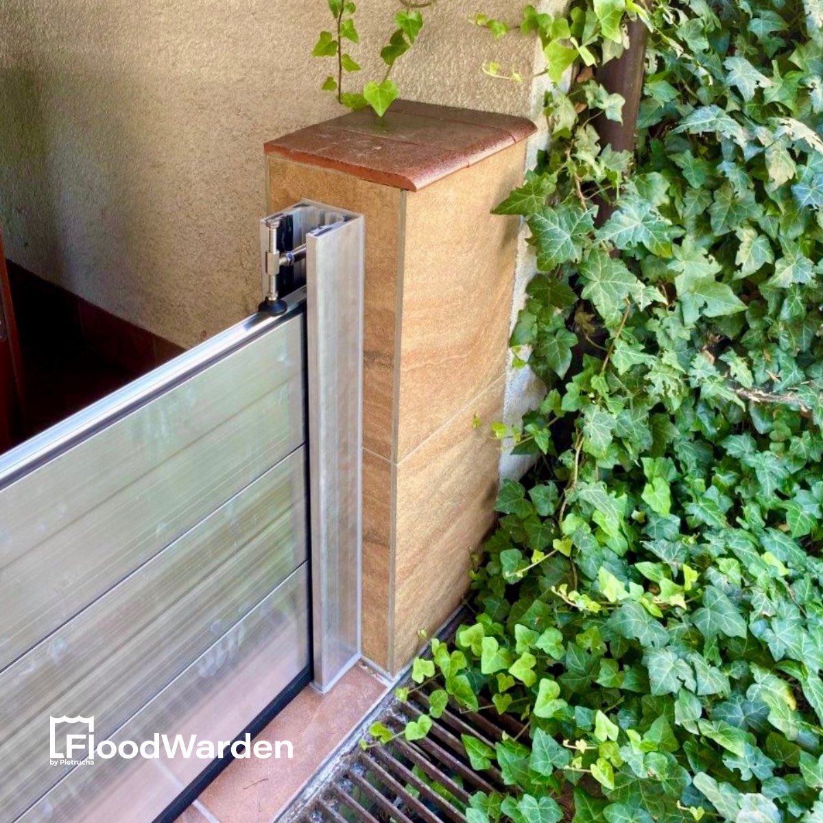 Pietrucha_Group's tweet photo. Dense development often
hinders the natural capacity to retain rainwater. This may lead to floodings.

We are glad that thanks to #FloodWarden, the property in the photos
will now only be bathed in the sunlight and lush vegetation.

#floodprotection #floodbarrier #stopflood https://t.co/v4bwGU43Ut