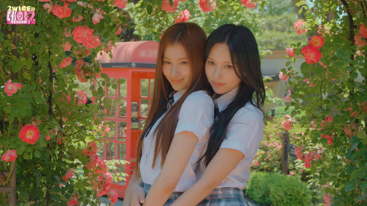 6ao27's tweet photo. 아진짜잠시만....미나가지금손을사나허리에 https://t.co/vJNMIIe09z