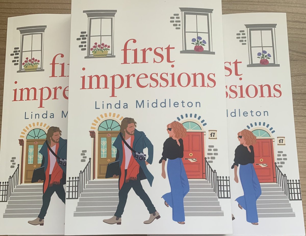 middletonwrites's tweet image. Today I received a lovely surprise parcel. How lovely to hold your book in your hands for the first time. Thank you @ChocLituk @JoffeBooks rb.gy/5804b8