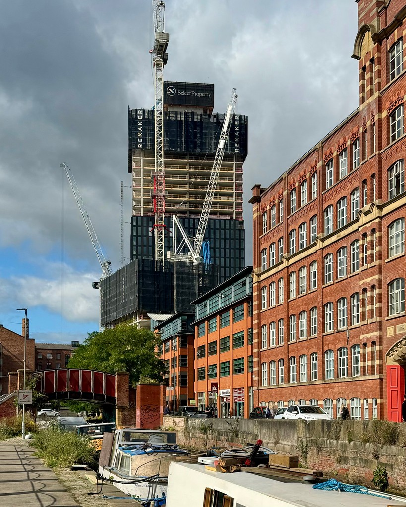 OSelectProperty's tweet image. 📸 Captured: One Port Street

🤝 It’s been another busy week for our tags on social, with more pictures of One Port Street.

🤳 Remember to send us your photos when you’re out in Manchester and stay tuned for our latest construction update, landing soon. #SelectProperty