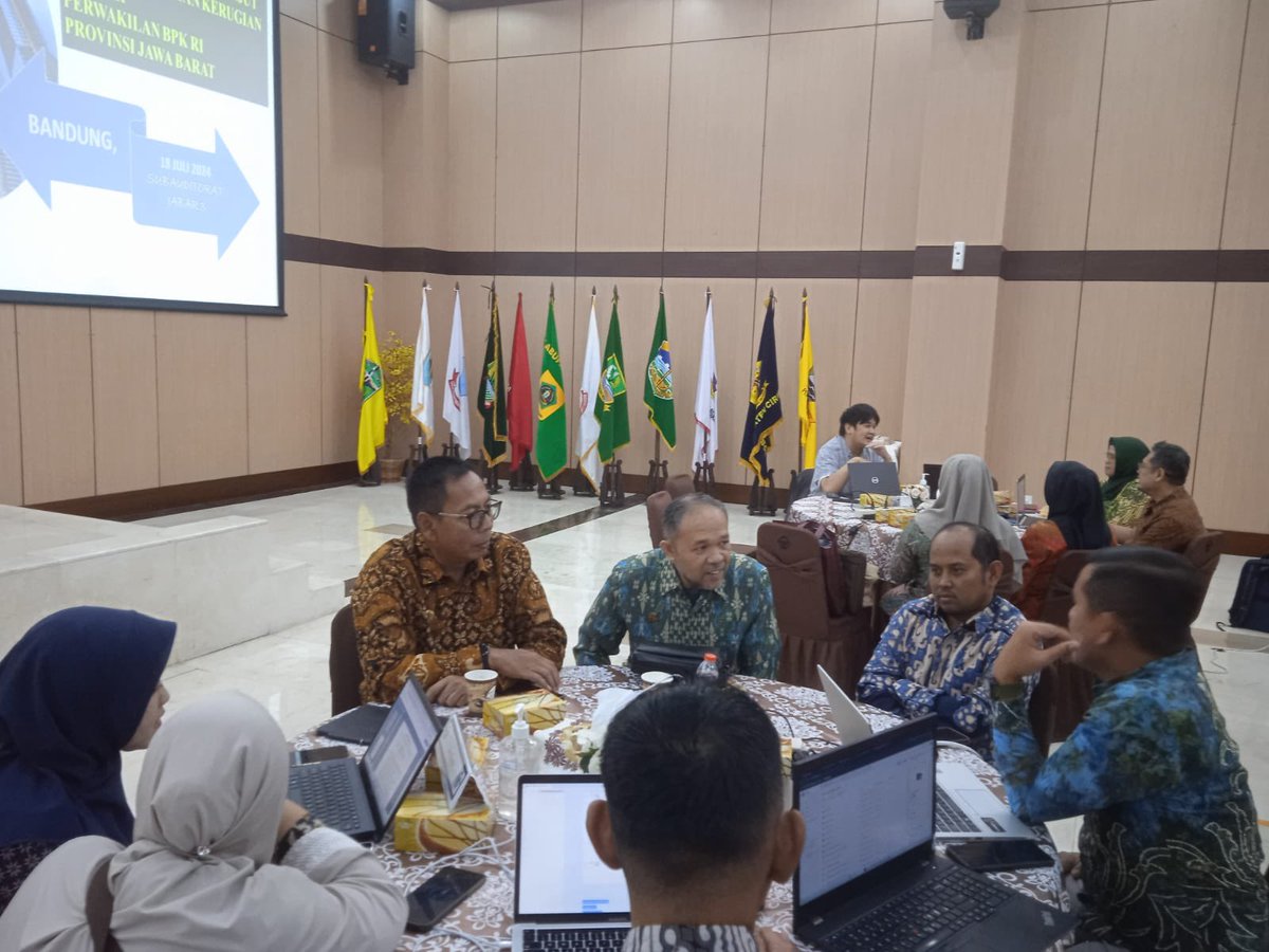 InspektoratBGR's tweet photo. Sampurasun👋

Kamis, 18 Juli 2024
Hari Ini Inspektur Daerah Kota Bogor bersama Tim Tindak Lanjut mengikuti kegiatan Pemantauan Pelaksanaan TLRHP BPK dan Pemantauan Penyelesaian Ganti Kerugian Daerah Semester 1 Tahun 2024 yang dilaksanakan oleh BPK Perwakilan Prov. Jawa Barat. https://t.co/kX72ymDnLd