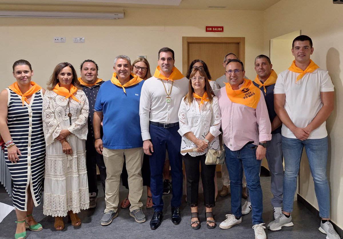 🎉 Fiestas en honor a Nuestra Señora y San Roque en Aldeamayor de San Martín.
➡️ Nuestro diputado @sillualfonsoromo, junto a varios alcaldes populares de la zona, acompaña a nuestros concejales y vecinos en el pregón.
