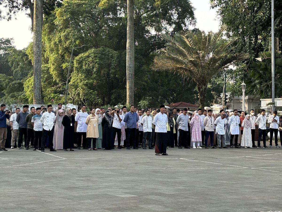 Sampurasun 👋

Pagi ini Inspektur Daerah Kota Bogor mengikuti kegiatan Apel Pagi di Lingkungan Pemerintah Kota Bogor yang dipimpin oleh <a href="/walikotabogor/">Saepisan Walikota</a> dan di hadiri oleh pimpinan OPD dan Perangkat Daerah yang berada di Lingkungan Balaikota Bogor 

#InspektoratDaerahKotaBogor
