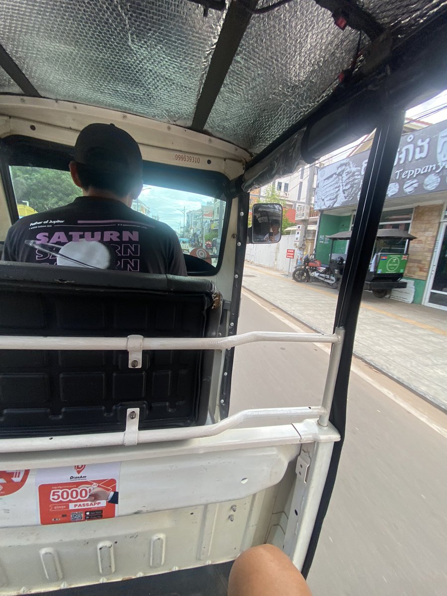 jogadool's tweet photo. 古巣のカンボジア人サポーター達に誘われてサッカーしてきます⚽️🇰🇭 https://t.co/nppS7a6Oo8