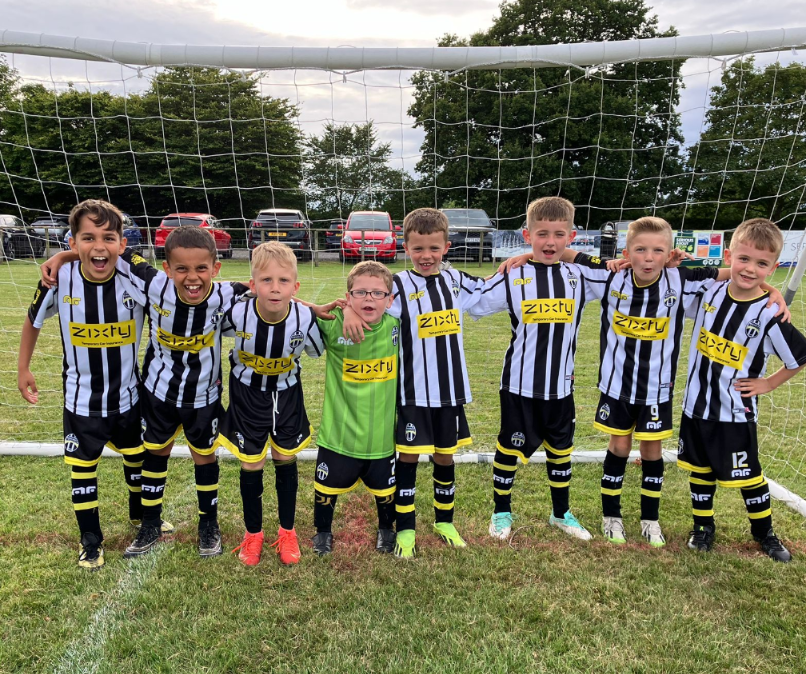 zixtygo's tweet photo. π A proud moment for Zixty (and a few mums and dads too)! Our first sponsorship deal is off to a flying start with the Bournville Warriors bringing it home with a 5-2 win! πβ½ From small acorns...! π±π³ #ethicalinsurance #Zixty #BournvilleWarriors #grassrootsfootball https://t.co/tp4RMaUYs2