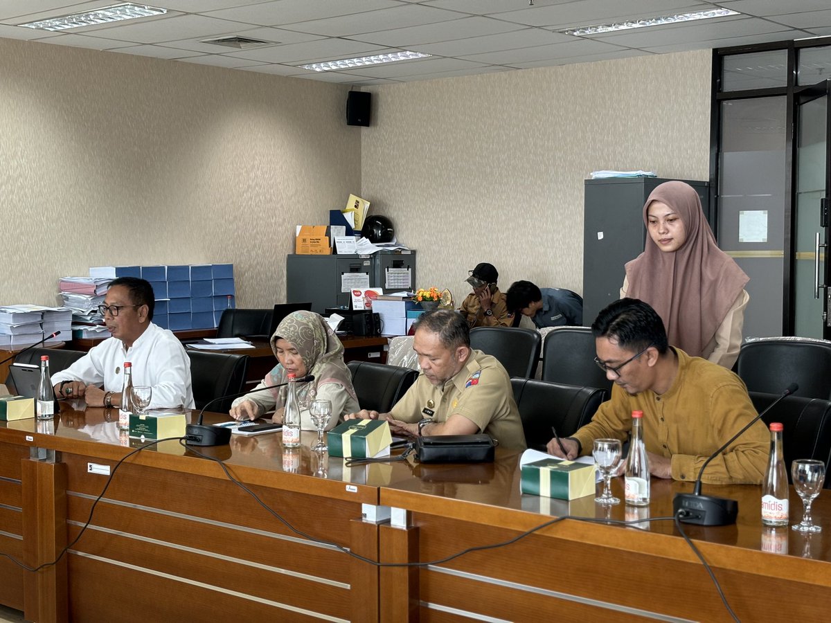 InspektoratBGR's tweet photo. Senin, 22 Juli 2024 
Hari ini dilaksanakan Rapat Kerja bersama Pemerintah Kota Bogor dan DPRD Kota Bogor yang dilaksanakan di Ruang Rapat Komisi 1 DPRD Kota Bogor.

#InspektoratDaerahKotaBogor #DPRDKotaBogor #Komisi1 #KotaBogor #BogorBerlari https://t.co/KNQ2bG7ekd