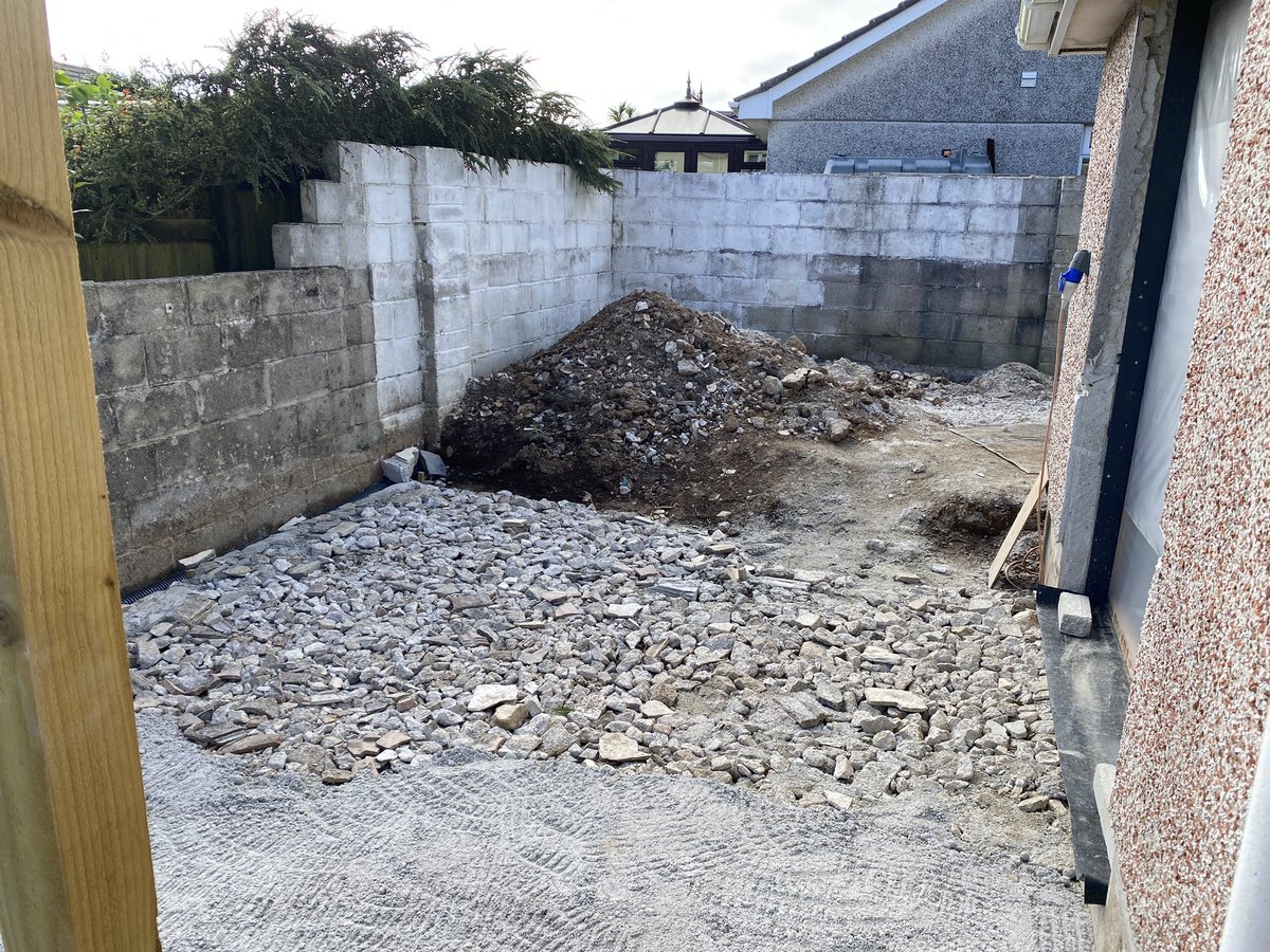 .<a href="/MrNickKnowles/">Nick Knowles</a> could really do with your help at the moment 🙏 not even started on the inside yet! #diysos #Ambassador #RysHaven #cornwall