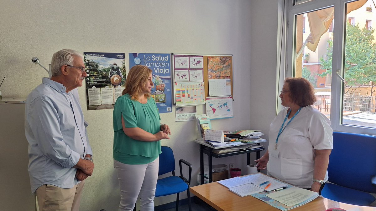 madridsalud's tweet photo. La Vivealcaldesa @InmaSanzO ha visitado esta mañana el #CentrodeSaludInternacional del Ayuntamiento de @Madrid
Se administran vacunas y tratamiento necesario a los ciudadanos que van a realizar viajes internacionales y se da consejo sanitario personalizado
https://t.co/ZXymLVWyNu https://t.co/unw13thmDQ