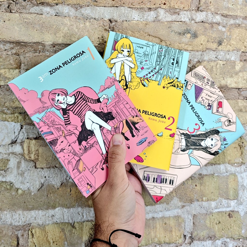 Es imposible no fijarse en esta obra porque esas portadas en colores pastel son HIPNÓTICAS 🥹😍
Va a ser mi próxima maratón porque son solo 3 y todo el mundo habla maravillas de ella 

<a href="/tsubakicomics/">Tsubaki Cómics 🌺</a>