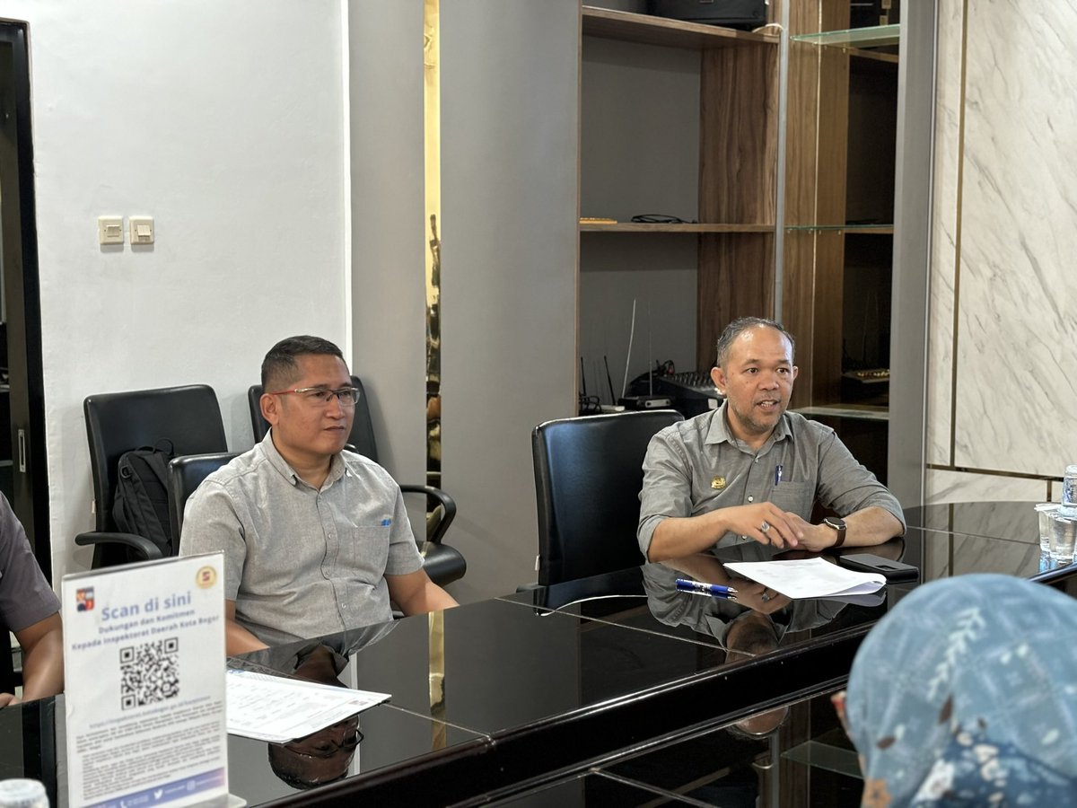 InspektoratBGR's tweet photo. Sampurasun 👋

Selasa, 23 Juli 2024 
Hari ini dilaksanakan Monitoring Penyerapan APBD Pemerintah Kota Bogor Tahun Anggaran 2024 (on the spot) 

Sebelum melaksanakan kunjungan ke lapangan, tim monitoring melaksanakan koordinasi di Ruang Rapat Inspektorat Daerah Kota Bogor. https://t.co/b8gPUNjzHI