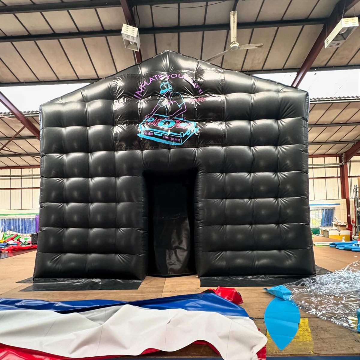 PartiesPortable's tweet photo. 🇺🇸 𝐔𝐍𝐈𝐓𝐄𝐃 𝐒𝐓𝐀𝐓𝐄𝐒 🇺🇸 

Recently we shipped another Inflatable Nightclub - Party House - Gold Package to The United States of America 🌎

Our products can be shipped anywhere in the world ✈️ 

#shopping #business #sale #smallbusiness #marketing #forsale #inflatable https://t.co/zRmEZRsqzp