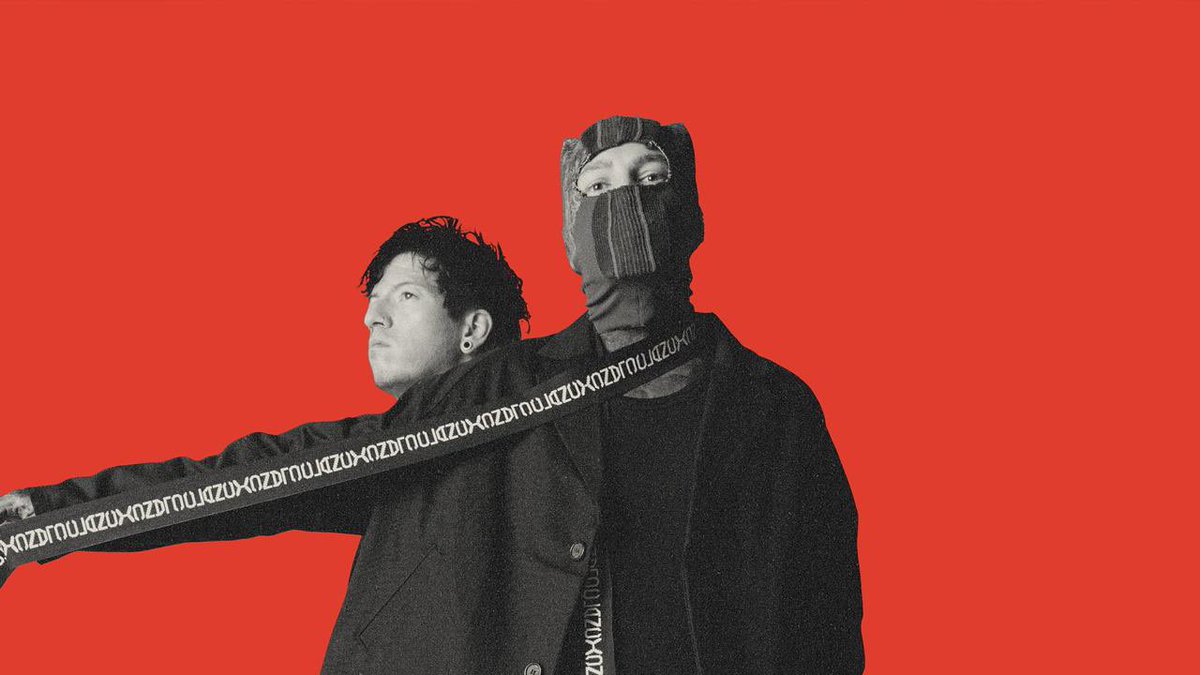 THE CLANCY WORLD TOUR - SETLIST

 1.⁠ ⁠Overcompensate
 2.⁠ ⁠Holding On To You 
 3.⁠ ⁠Vignette
 4.⁠ ⁠Car Radio
 5.⁠ ⁠The Judge / 6.⁠ ⁠Cut My Lip
 7.⁠ ⁠The Craving
 8.⁠ ⁠Tear In My Heart
 9.⁠ ⁠Backslide
10.⁠ ⁠Shy Away
11.⁠ ⁠Heathens (Extended Intro)
12.⁠