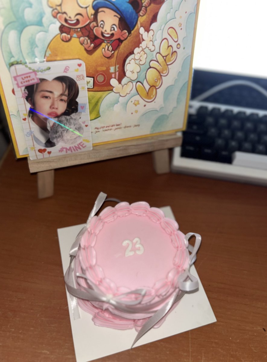 karna ultahnya deketan jadi rayain bareng aja biar hemat🤣 

walaupun lupa harusnya gak pake angka🙃🙏🏻