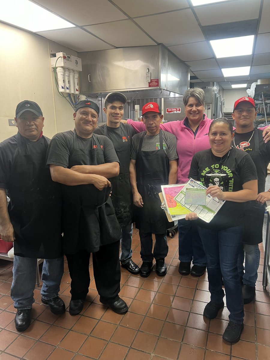 FlaviaBecerra_'s tweet photo. ATL! ATL! ATL! Celebrating the Wins today! CHEERS  to Maria for embracing FOH sparkle in a full mode ! Those FOH floors look amazing! ❤️my team! @chiliswestaurora @GumpMike @NicholasBPaxton @LynAj4 https://t.co/SNYmwiJRI4