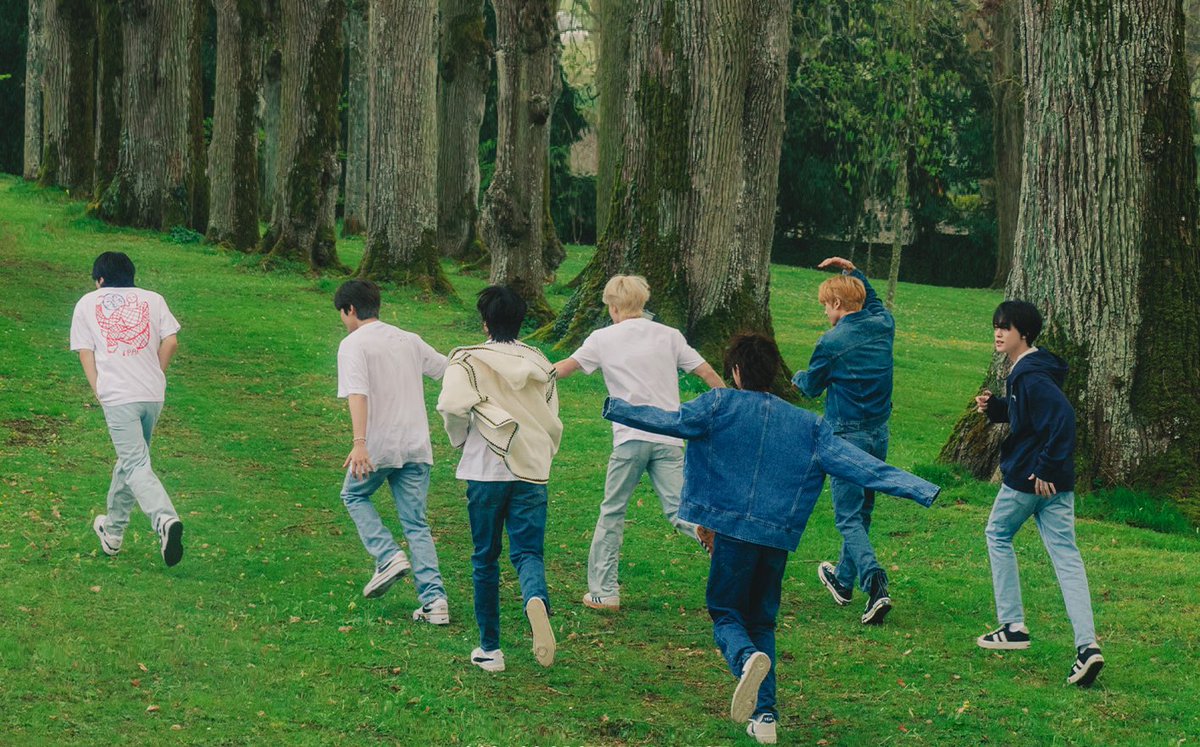 .　 ₊ 　　　       　  ♡ﾟ  .　  　　  　₊
　　　  　　　　　　　　　　  　　　　　　
 ♡ﾟ  　  　  ₊🐯🦊🐶🐻🐰🐬🐹　　 ˚    ♡ﾟ
 　 　　　  · 　　  　　 　 ⊹
.　 ₊ 　　　       ♡ﾟ  . 　 　　· 　　  　　⊹