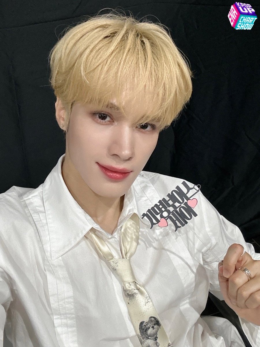 ena_kpopupshow's tweet image. 🎲#BDU

" 미국은 어디 있지? "
" 북위 24-48. 경도 87-125도, 북아메리카에. "
" 대한민국은? "
" 동경 127도, 북위 37도, 동북아시아에. "
" B.D.U는? "
" 여기, 내 심장에. 오직 나의 MY ONE... "

본방 D-DAY
오늘 6시 30분 ENA 본방사수💌
@BDU4official