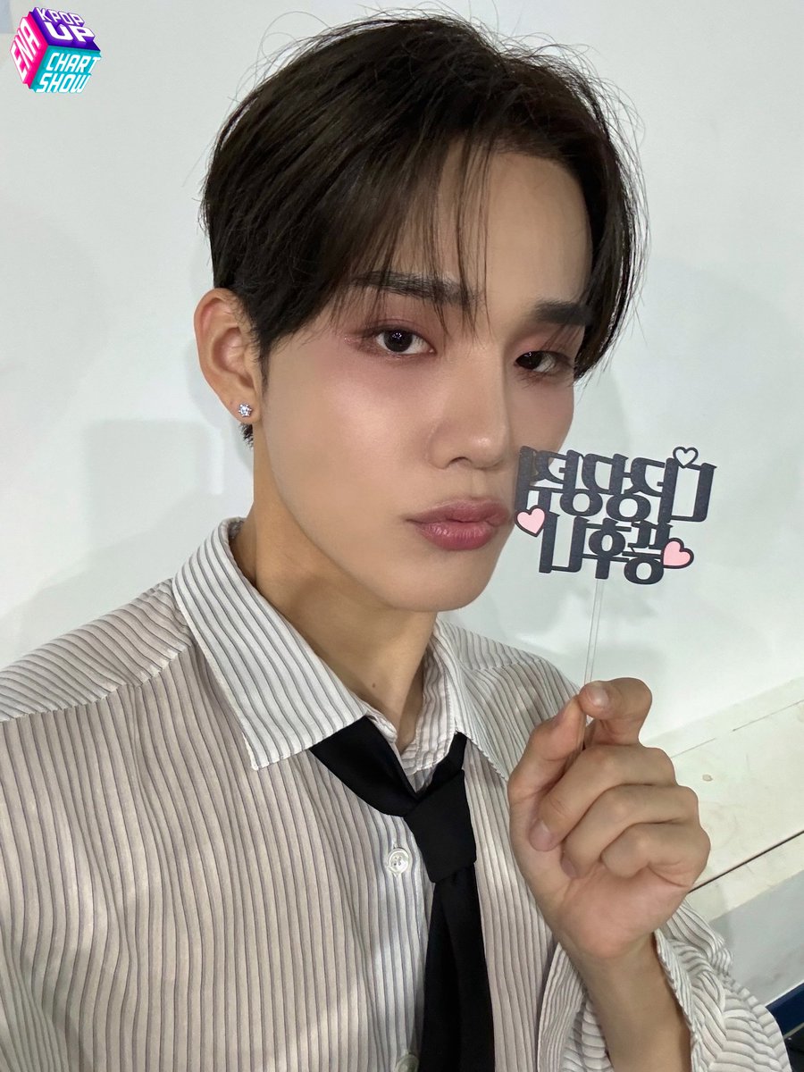 ena_kpopupshow's tweet image. 🎲#BDU

" 미국은 어디 있지? "
" 북위 24-48. 경도 87-125도, 북아메리카에. "
" 대한민국은? "
" 동경 127도, 북위 37도, 동북아시아에. "
" B.D.U는? "
" 여기, 내 심장에. 오직 나의 MY ONE... "

본방 D-DAY
오늘 6시 30분 ENA 본방사수💌
@BDU4official