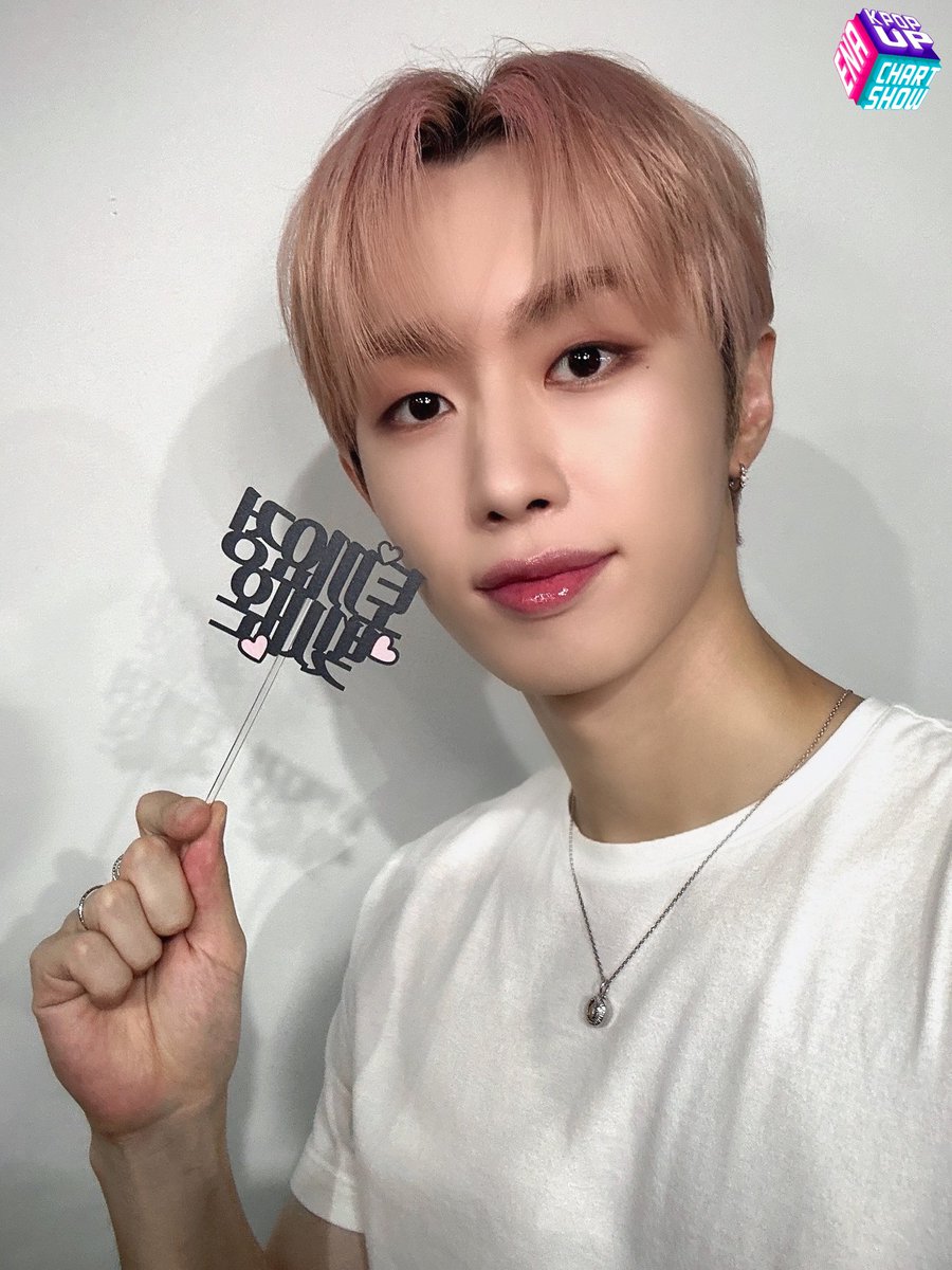 ena_kpopupshow's tweet image. 🎲#BDU

" 미국은 어디 있지? "
" 북위 24-48. 경도 87-125도, 북아메리카에. "
" 대한민국은? "
" 동경 127도, 북위 37도, 동북아시아에. "
" B.D.U는? "
" 여기, 내 심장에. 오직 나의 MY ONE... "

본방 D-DAY
오늘 6시 30분 ENA 본방사수💌
@BDU4official