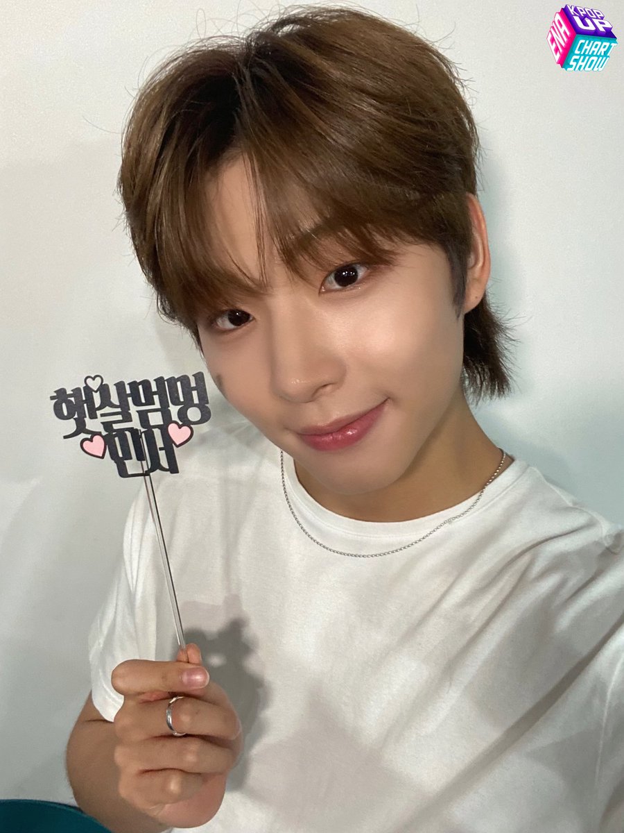 ena_kpopupshow's tweet image. 🎲#BDU

" 미국은 어디 있지? "
" 북위 24-48. 경도 87-125도, 북아메리카에. "
" 대한민국은? "
" 동경 127도, 북위 37도, 동북아시아에. "
" B.D.U는? "
" 여기, 내 심장에. 오직 나의 MY ONE... "

본방 D-DAY
오늘 6시 30분 ENA 본방사수💌
@BDU4official