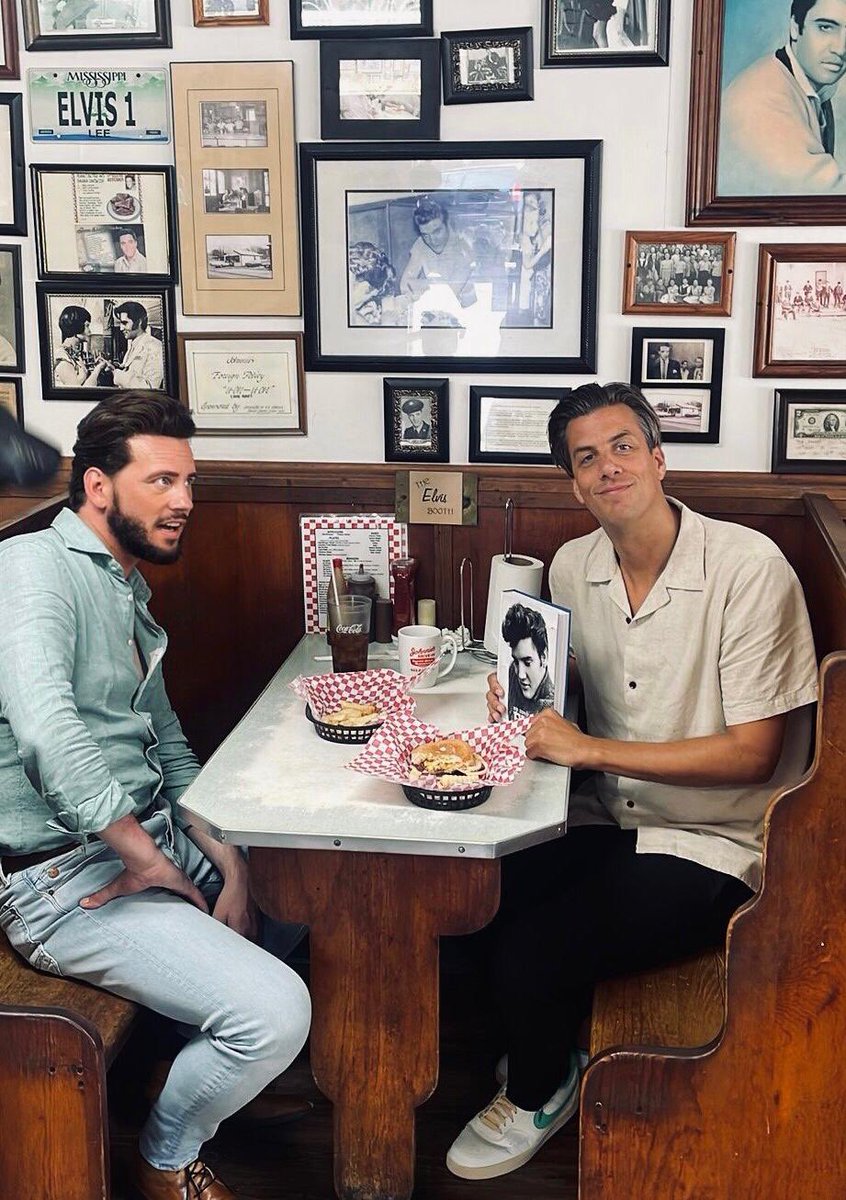 Vrijdag 16 augustus is de sterfdag van Elvis. 

Vanaf deze dag zend SBS6 de herhaling uit van de serie My Tribute to Elvis.  
Vanaf 20:30 uur op tv. 

Remember the King🙏

#bouke