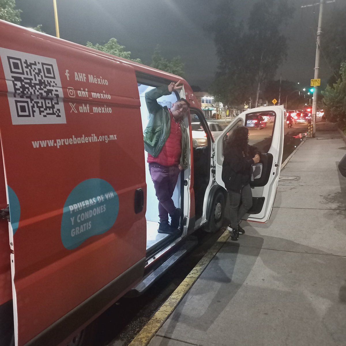 Teicus_Ac's tweet image. Jornada nocturna preventiva,  para las compañeras de #trabajosexual #Ecatepec  #Naucalpan  e informado sobre el #Mpox condones gracias a #condesaiztapalapa