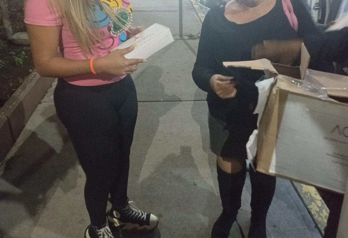 Teicus_Ac's tweet image. Jornada nocturna preventiva,  para las compañeras de #trabajosexual #Ecatepec  #Naucalpan  e informado sobre el #Mpox condones gracias a #condesaiztapalapa