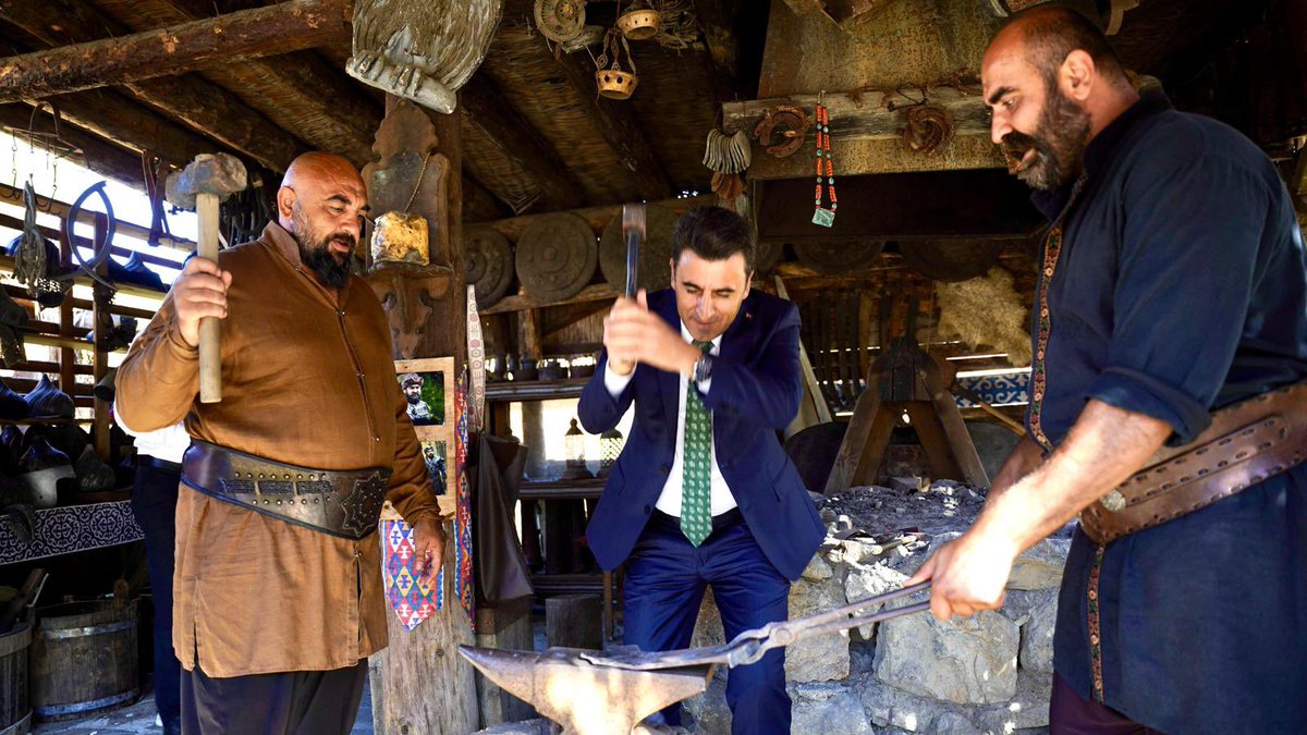 bilecikvaliligi's tweet photo. 🇹🇷Şanlı tarihimizi gelecek nesillere aktarmak, kültürel mirasımızın korunmasıdır.

📍İstanbul 

📌Valimiz Sayın Şefik  Aygöl, İlimizin tanıtılmasında büyük yer edinen , “Diriliş Ertuğrul” ve “Kuruluş Osman” gibi filmlerin çekildiği ‘Bozdağ Film Platosu’nu ziyaret etti.

@sefikaygol