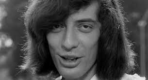 mariobianchi18's tweet photo. Il #16agosto 1943 è nato #ShelShapiro. Cantante, inglese naturalizzato italiano, frontman dei #Rokes, con l'Equipe 84 ed I Camaleonti la principale band del beat nostrano: 5 mln di dischi venduti. Dopo lo scioglimento nel 1970 intraprenderà la carriera di solista e di produttore. https://t.co/Ay51FWkGB8