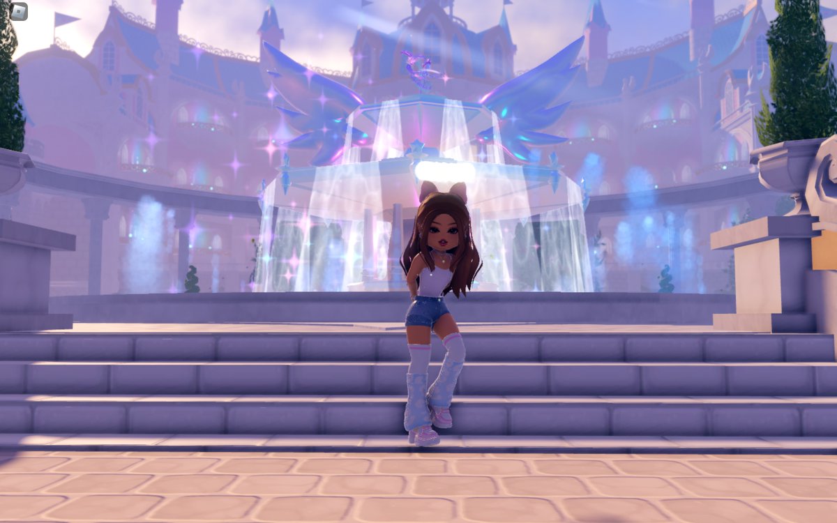 EmilyGamesX's tweet photo. CAMPUS 4 IS SOSOSO PRETTY @RoyaleHighValks #royalehigh #rhcampus4 #ROYALEHIGHCAMPUS4ISOUTTTTTTT https://t.co/2gWOAs8b0K